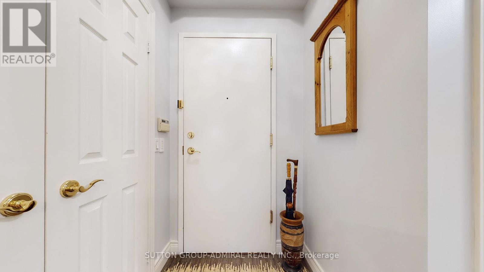 207 - 10 Old Mill Trail, Toronto, Ontario  M8X 2Y9 - Photo 6 - W12908918