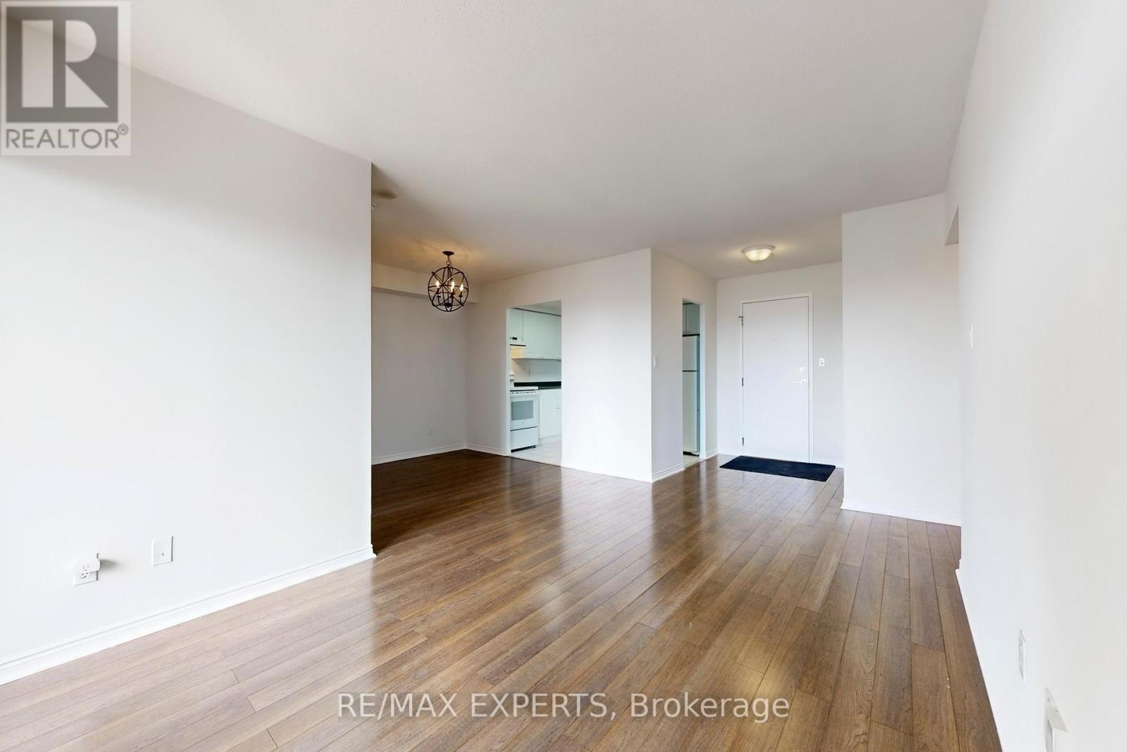 1409 - 135 Hillcrest Avenue, Mississauga, Ontario  L5B 4B1 - Photo 11 - W12908950