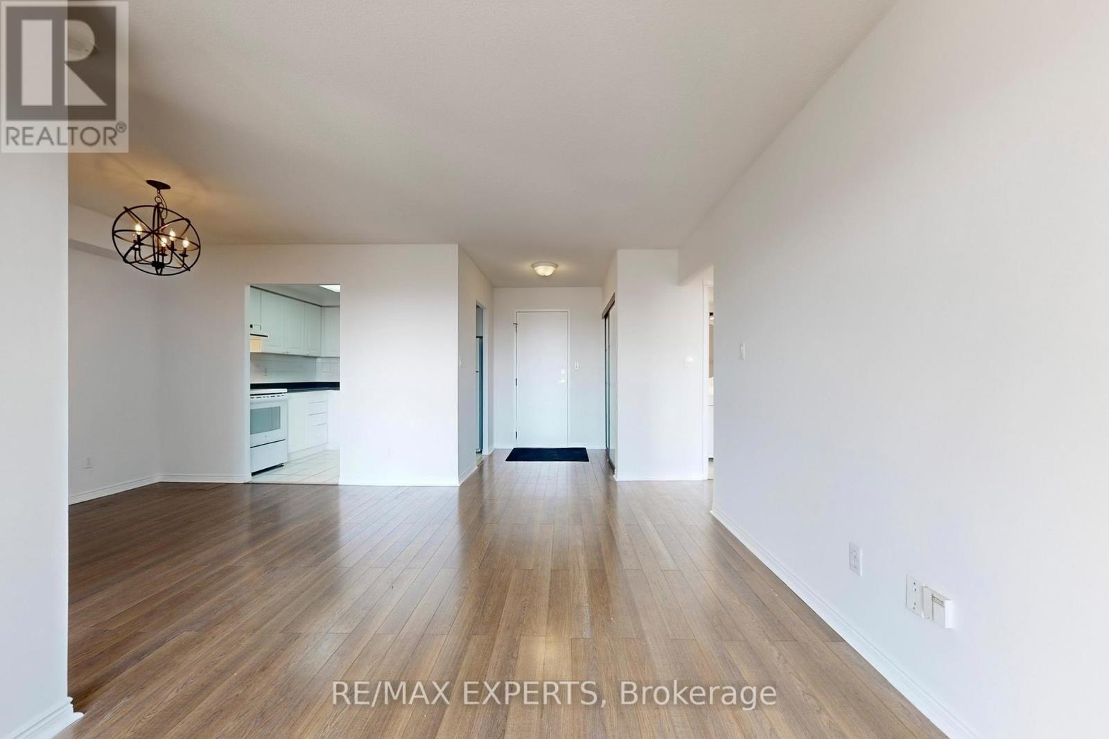 1409 - 135 Hillcrest Avenue, Mississauga, Ontario  L5B 4B1 - Photo 12 - W12908950