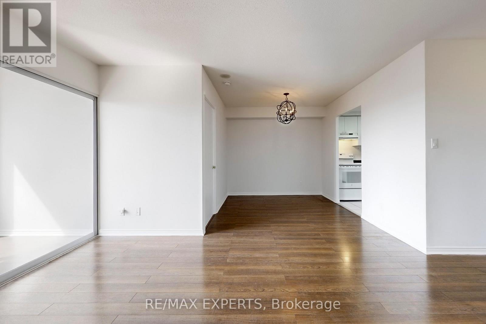 1409 - 135 Hillcrest Avenue, Mississauga, Ontario  L5B 4B1 - Photo 13 - W12908950