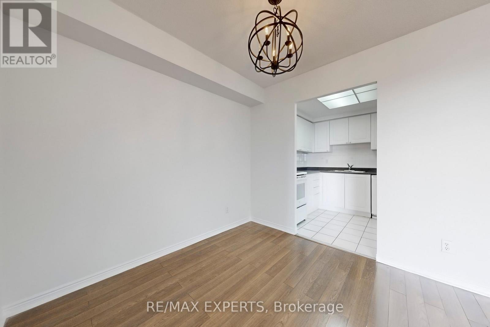 1409 - 135 Hillcrest Avenue, Mississauga, Ontario  L5B 4B1 - Photo 14 - W12908950