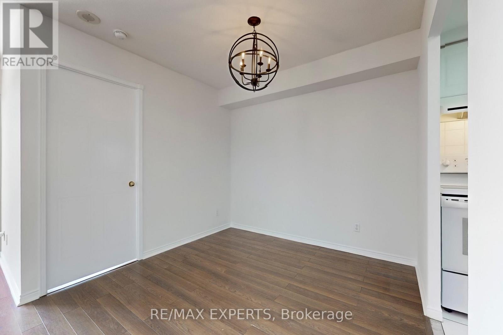 1409 - 135 Hillcrest Avenue, Mississauga, Ontario  L5B 4B1 - Photo 16 - W12908950