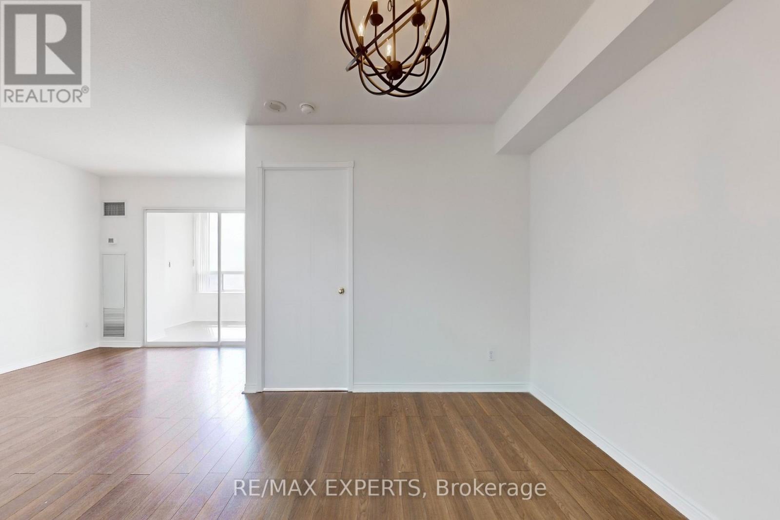 1409 - 135 Hillcrest Avenue, Mississauga, Ontario  L5B 4B1 - Photo 17 - W12908950