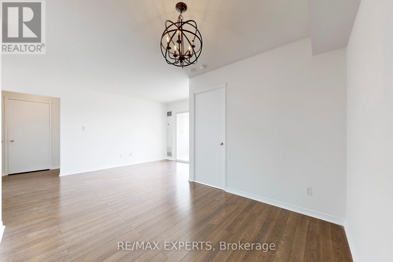 1409 - 135 Hillcrest Avenue, Mississauga, Ontario  L5B 4B1 - Photo 18 - W12908950