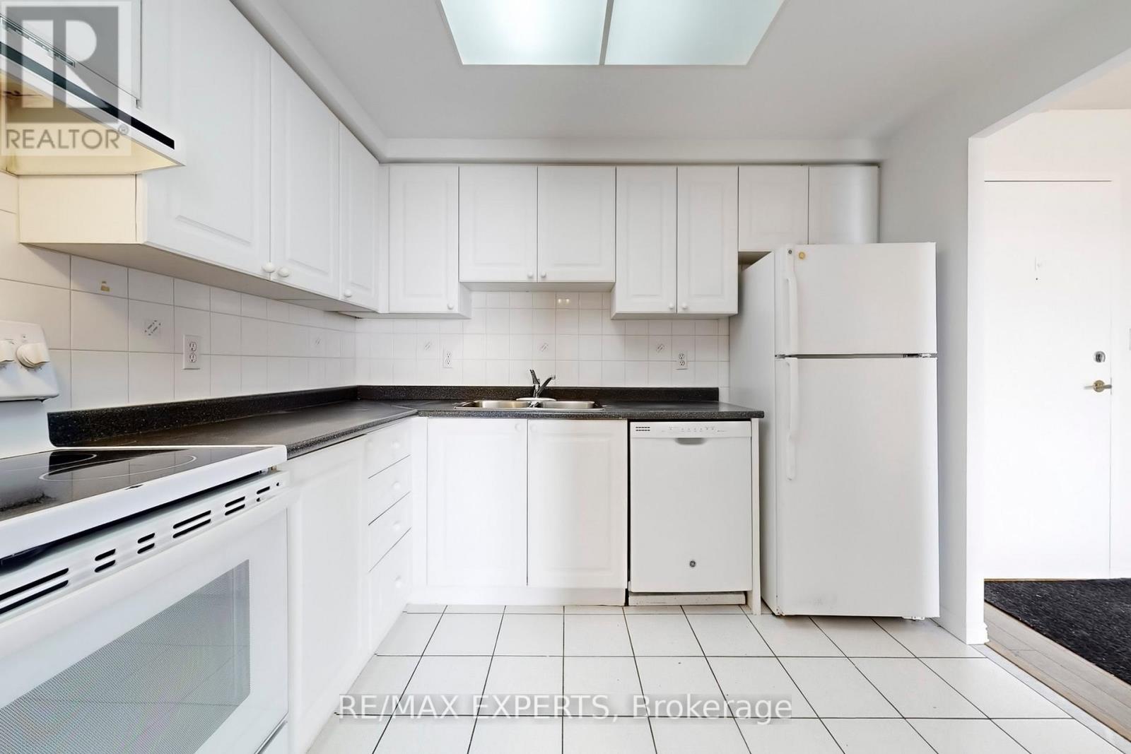 1409 - 135 Hillcrest Avenue, Mississauga, Ontario  L5B 4B1 - Photo 20 - W12908950