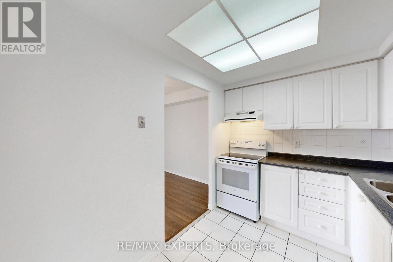 1409 - 135 Hillcrest Avenue, Mississauga, Ontario  L5B 4B1 - Photo 23 - W12908950