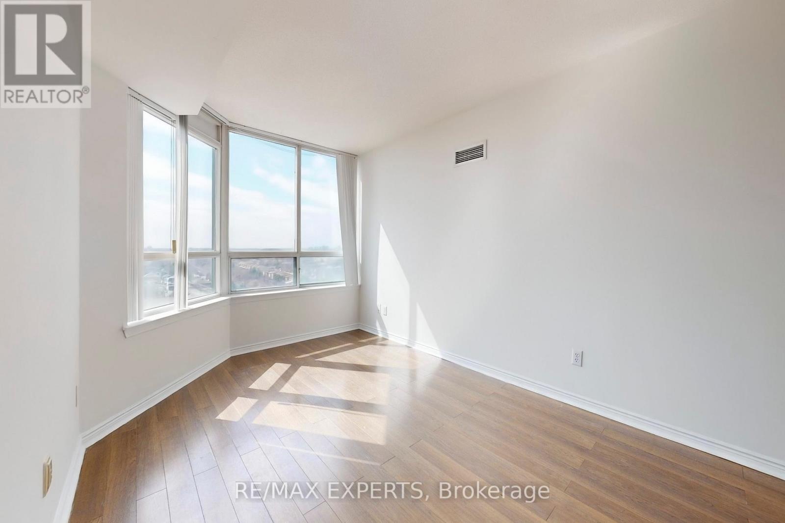 1409 - 135 Hillcrest Avenue, Mississauga, Ontario  L5B 4B1 - Photo 24 - W12908950