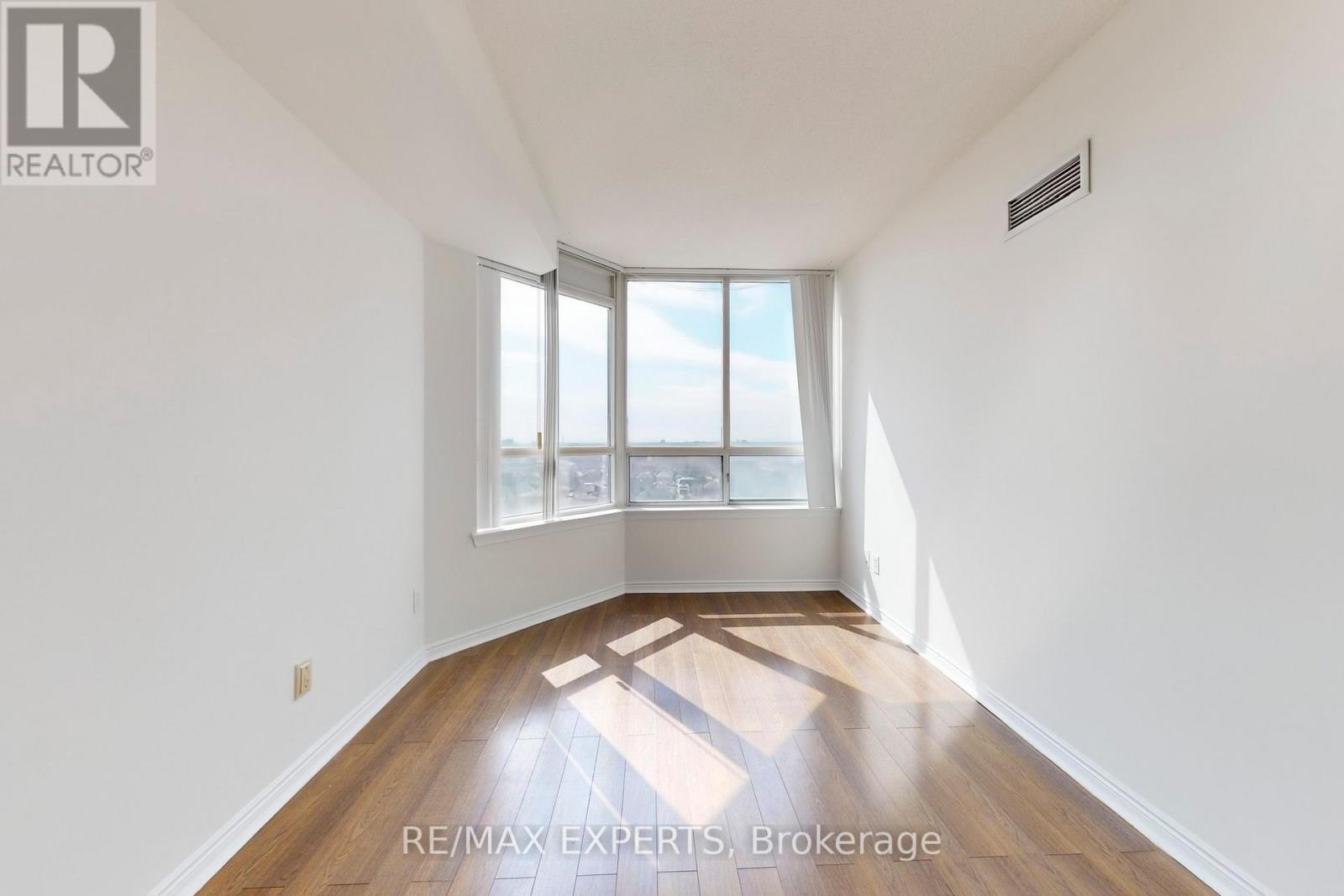 1409 - 135 Hillcrest Avenue, Mississauga, Ontario  L5B 4B1 - Photo 25 - W12908950