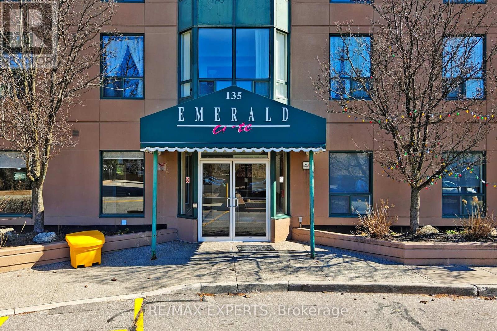 1409 - 135 Hillcrest Avenue, Mississauga, Ontario  L5B 4B1 - Photo 3 - W12908950