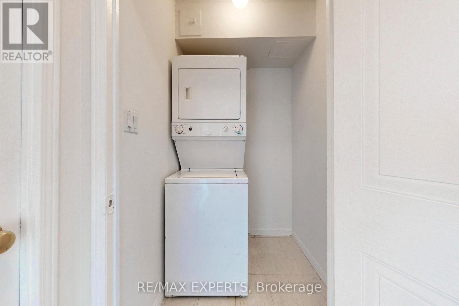 1409 - 135 Hillcrest Avenue, Mississauga, Ontario  L5B 4B1 - Photo 37 - W12908950