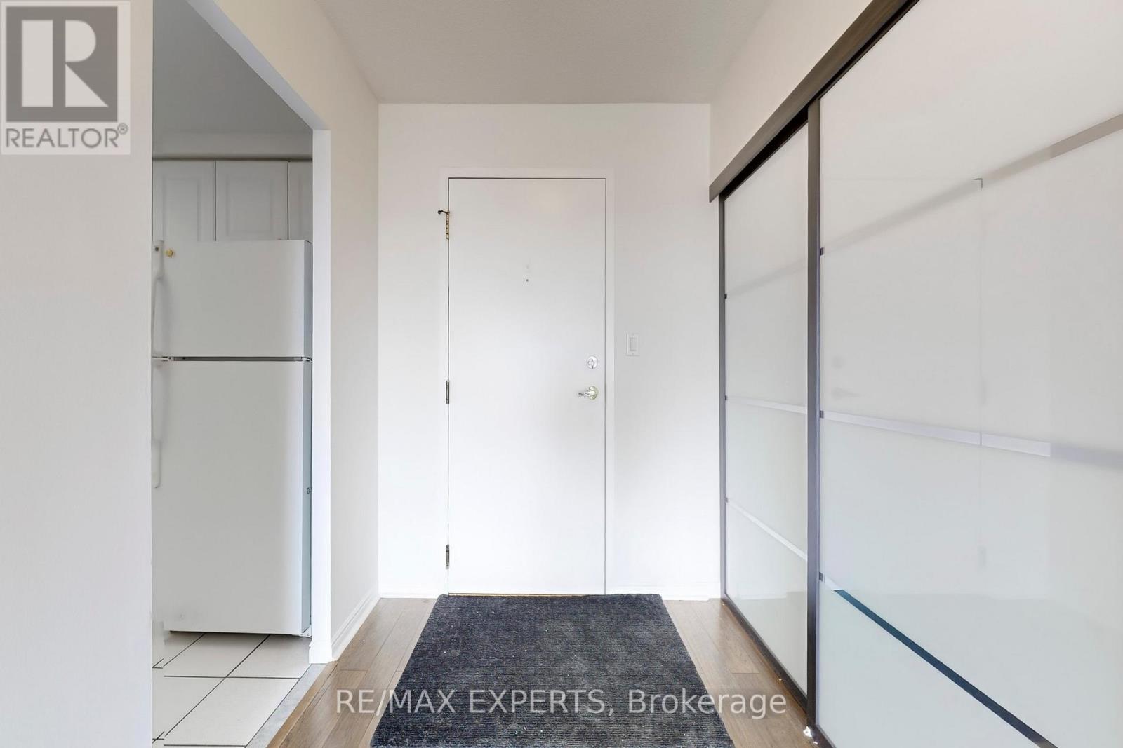 1409 - 135 Hillcrest Avenue, Mississauga, Ontario  L5B 4B1 - Photo 38 - W12908950