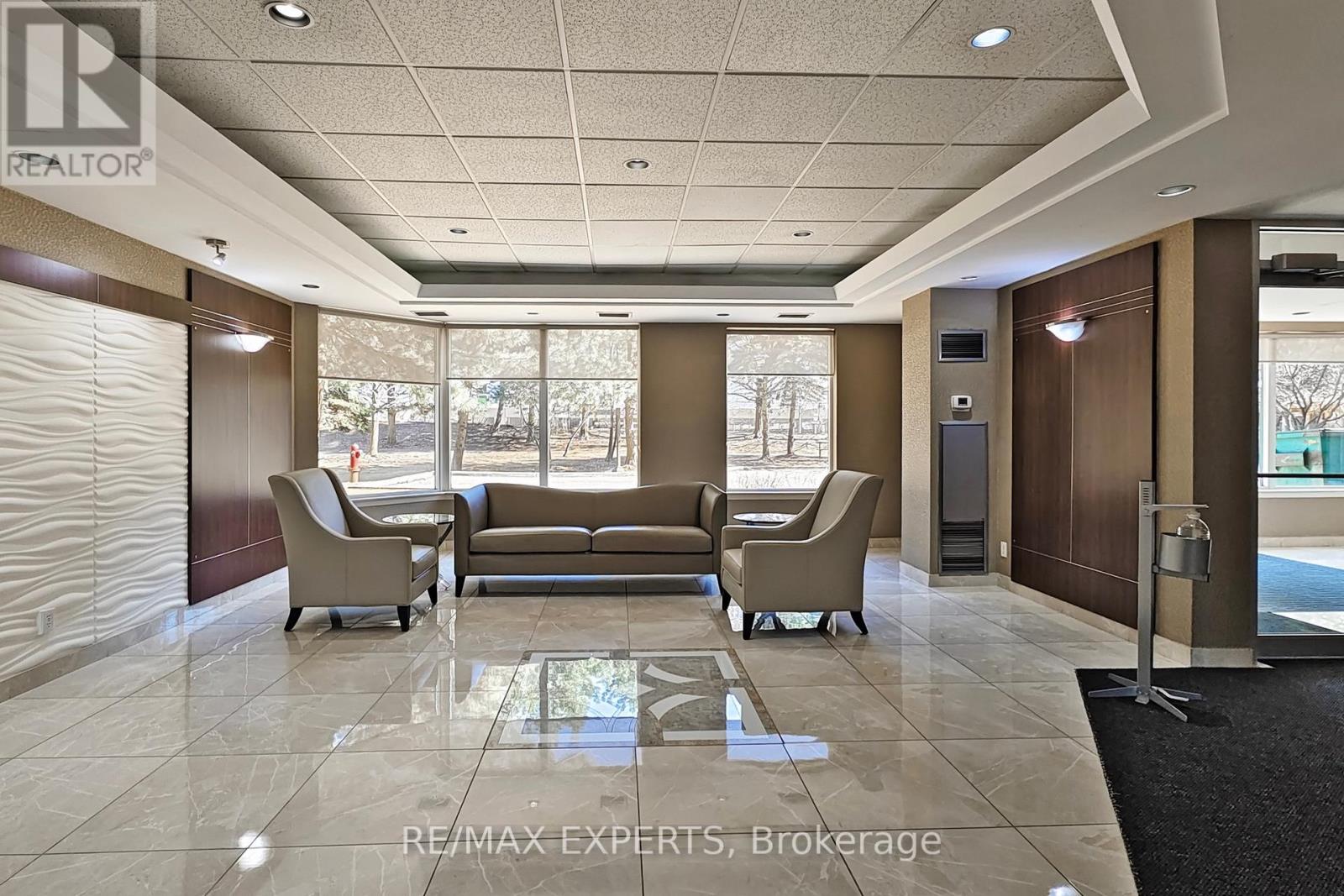 1409 - 135 Hillcrest Avenue, Mississauga, Ontario  L5B 4B1 - Photo 4 - W12908950