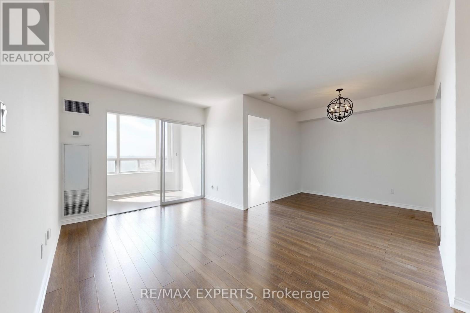 1409 - 135 Hillcrest Avenue, Mississauga, Ontario  L5B 4B1 - Photo 7 - W12908950