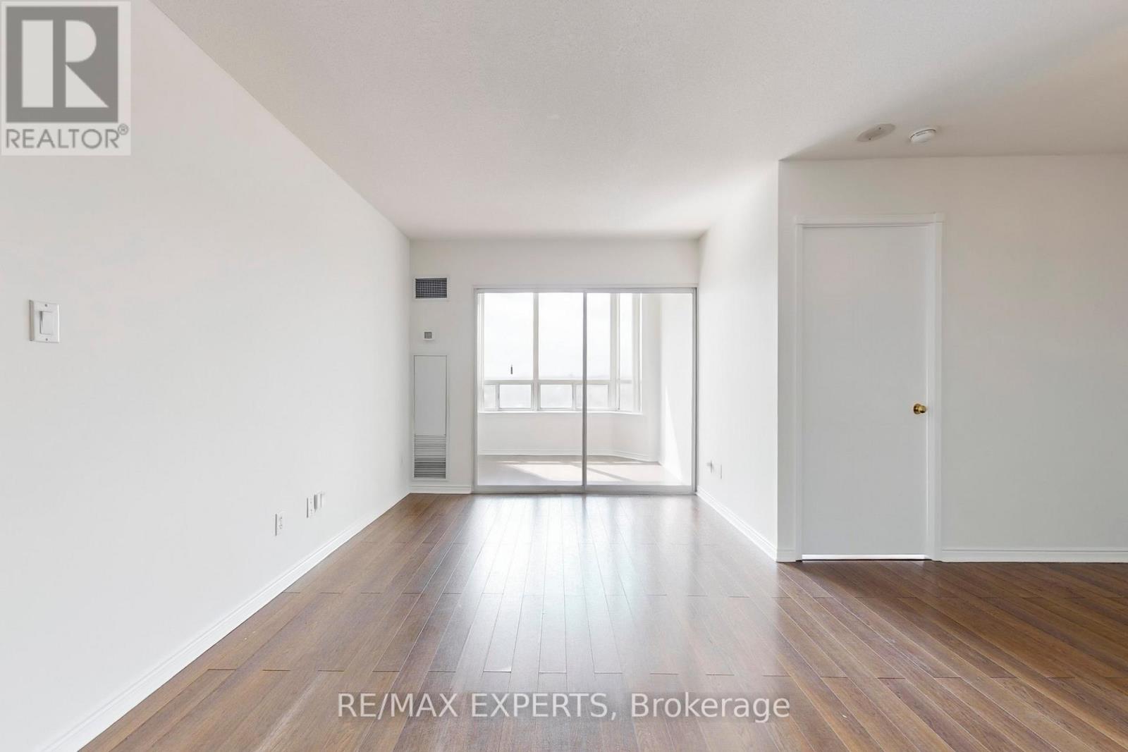 1409 - 135 Hillcrest Avenue, Mississauga, Ontario  L5B 4B1 - Photo 8 - W12908950