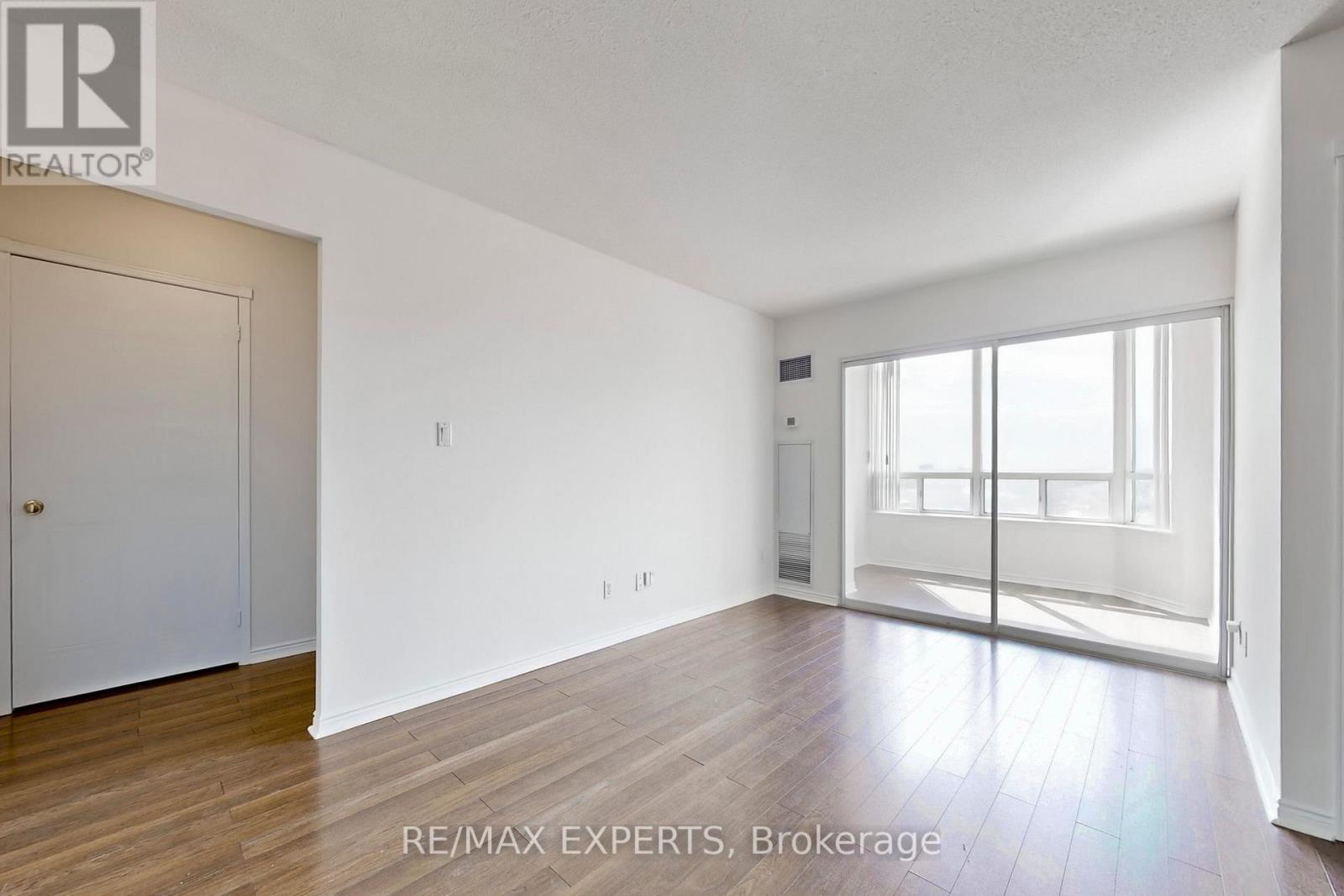 1409 - 135 Hillcrest Avenue, Mississauga, Ontario  L5B 4B1 - Photo 9 - W12908950