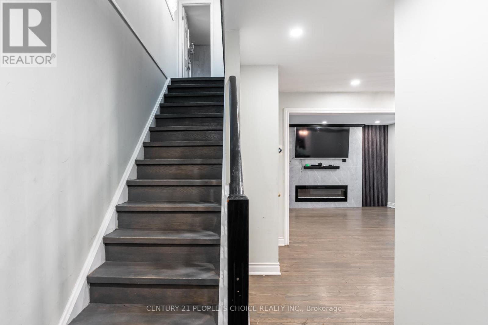 18 Hernon Court, Brampton, Ontario  L6S 2B9 - Photo 3 - W12844698