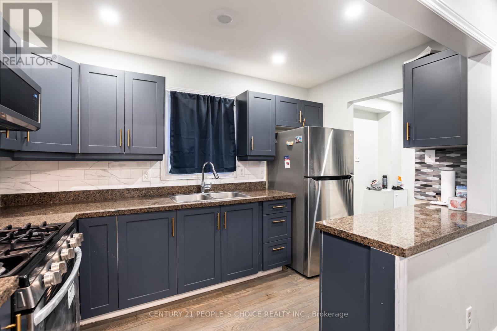 18 Hernon Court, Brampton, Ontario  L6S 2B9 - Photo 5 - W12844698