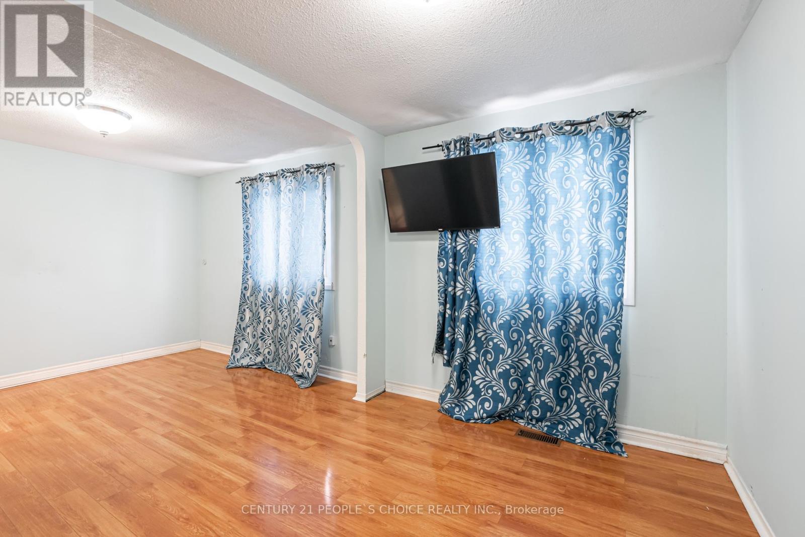 18 Hernon Court, Brampton, Ontario  L6S 2B9 - Photo 9 - W12844698