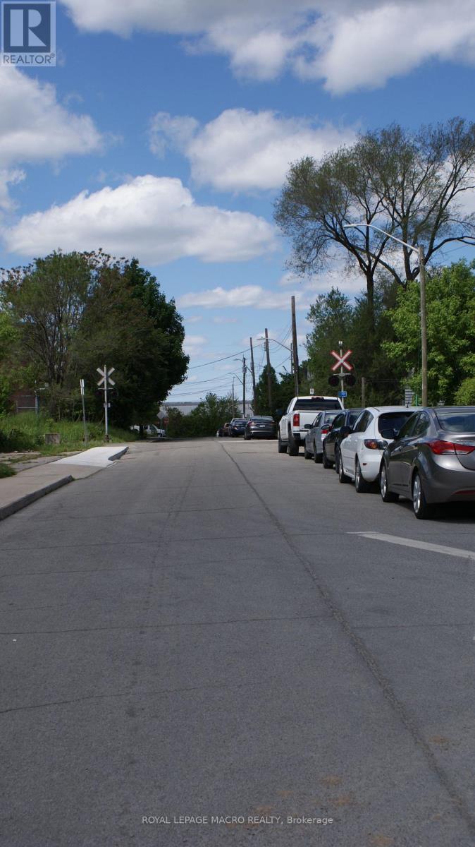 65 Brant Street, Hamilton, Ontario  L8L 0B5 - Photo 3 - X12908866