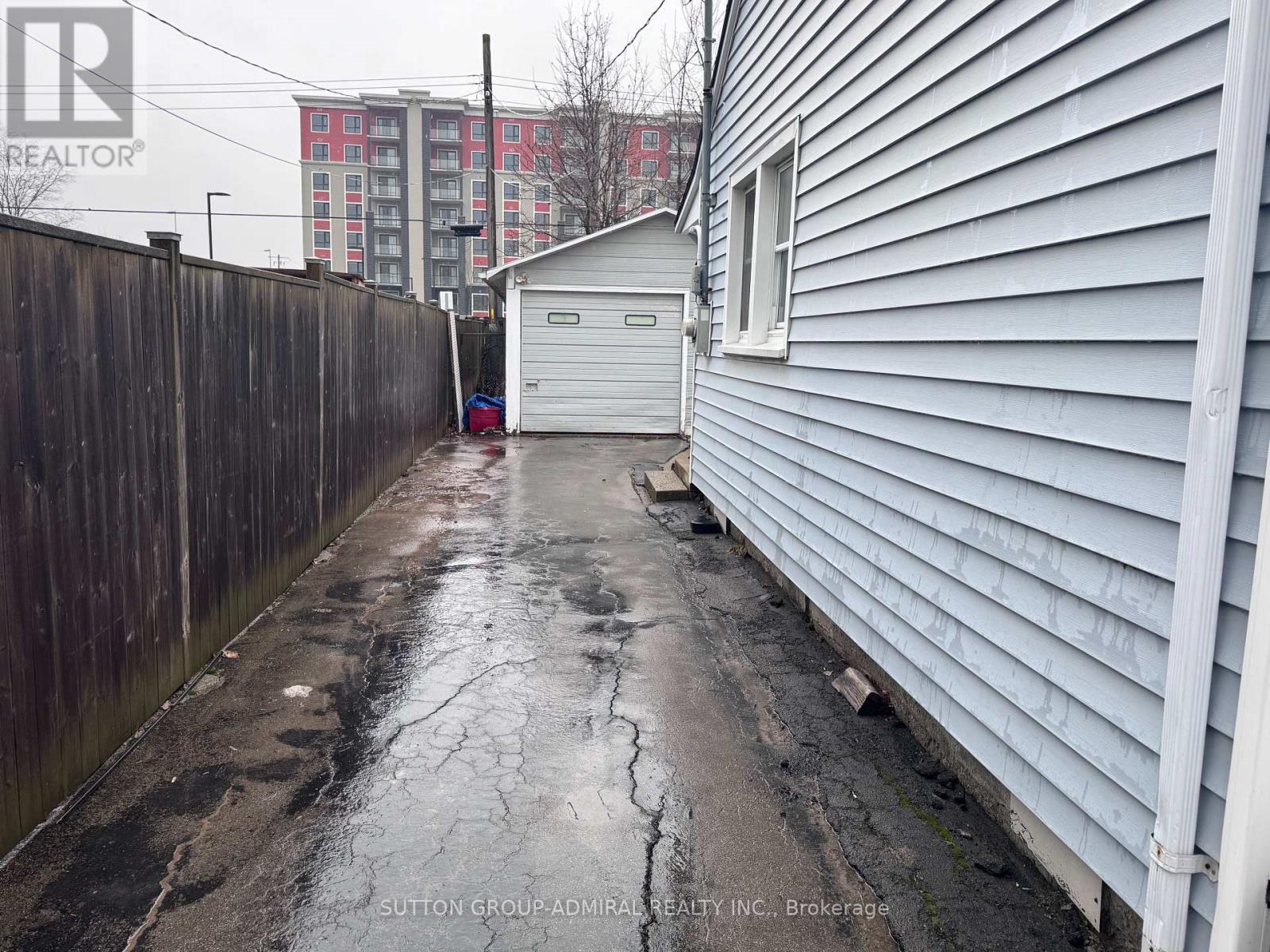 305 Crowland Avenue, Welland, Ontario  L3B 1X5 - Photo 13 - X12908904