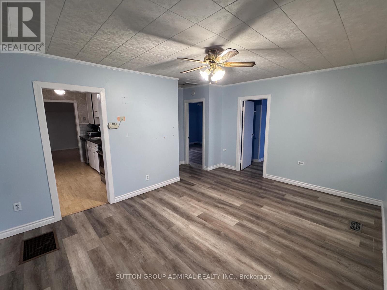 305 Crowland Avenue, Welland, Ontario  L3B 1X5 - Photo 3 - X12908904