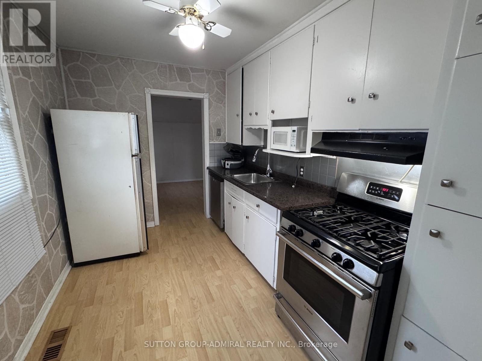 305 Crowland Avenue, Welland, Ontario  L3B 1X5 - Photo 4 - X12908904