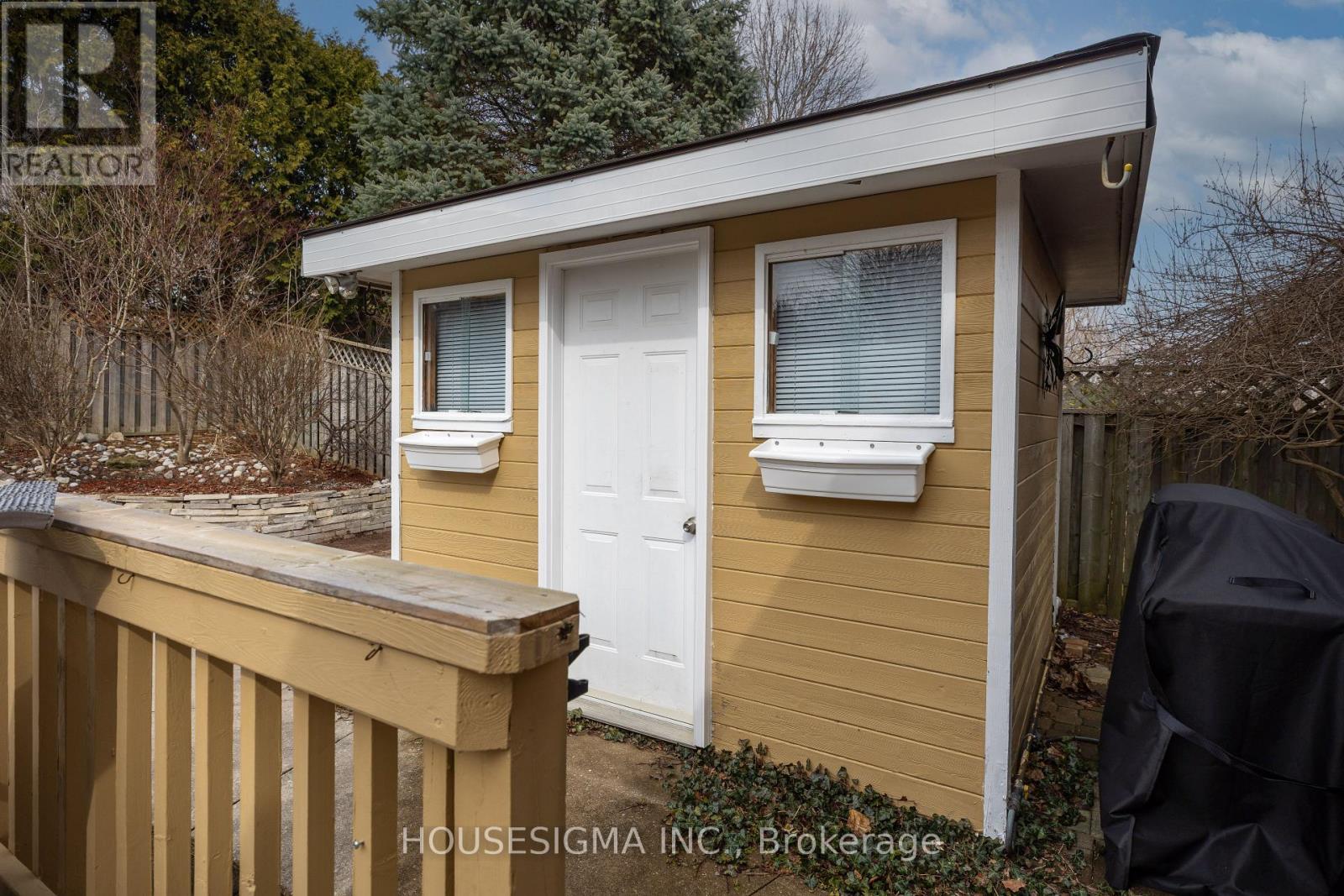 18 Jennifer Gardens, London North, Ontario  N5X 3K8 - Photo 8 - X12909128