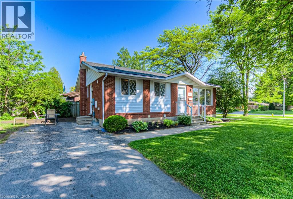 553 Teakwood Drive, Waterloo, Ontario  N2L 4L5 - Photo 2 - 40813866