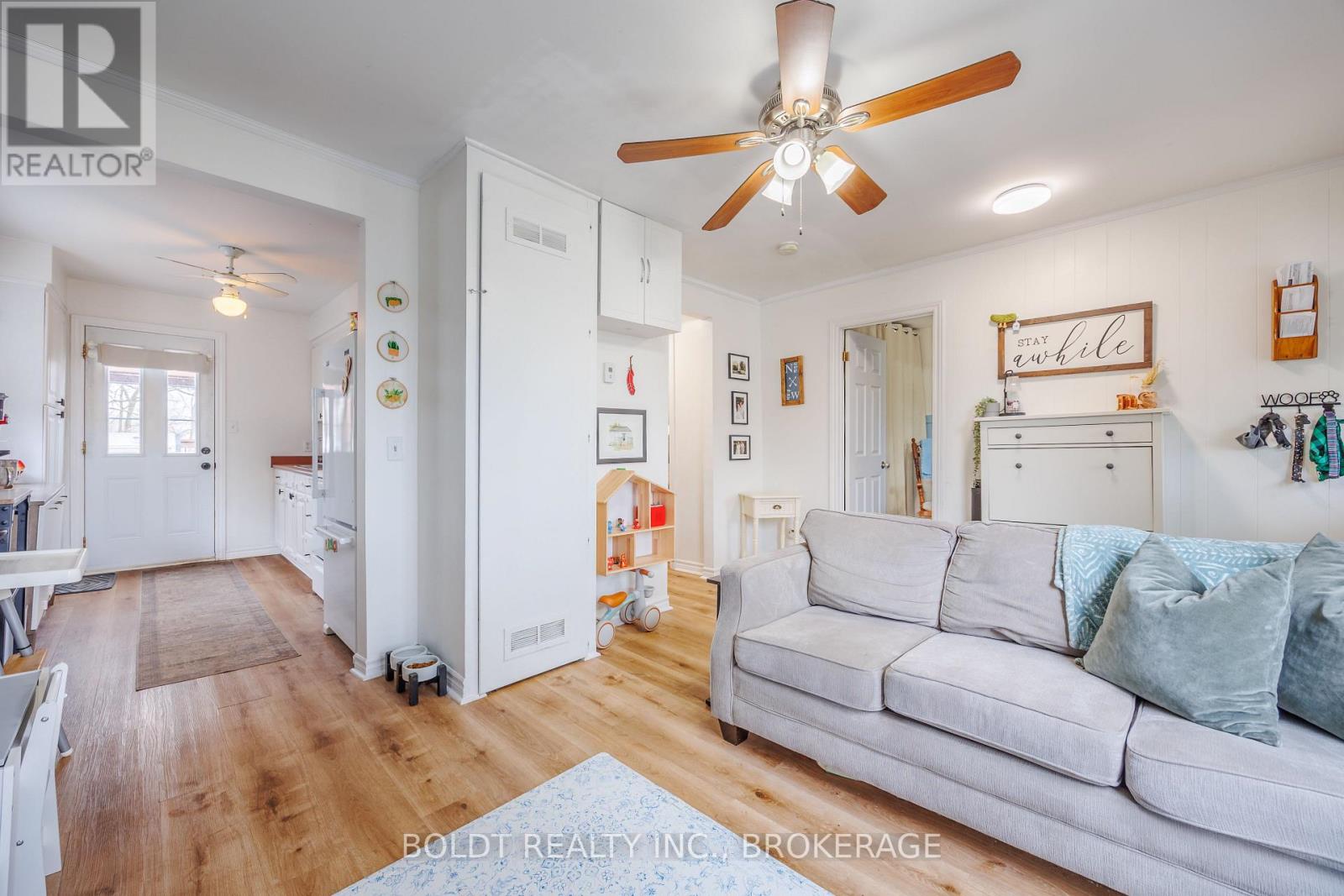 5 Nelles Road, Welland (Lincoln/crowland), Ontario  L3B 2P1 - Photo 3 - X12909282