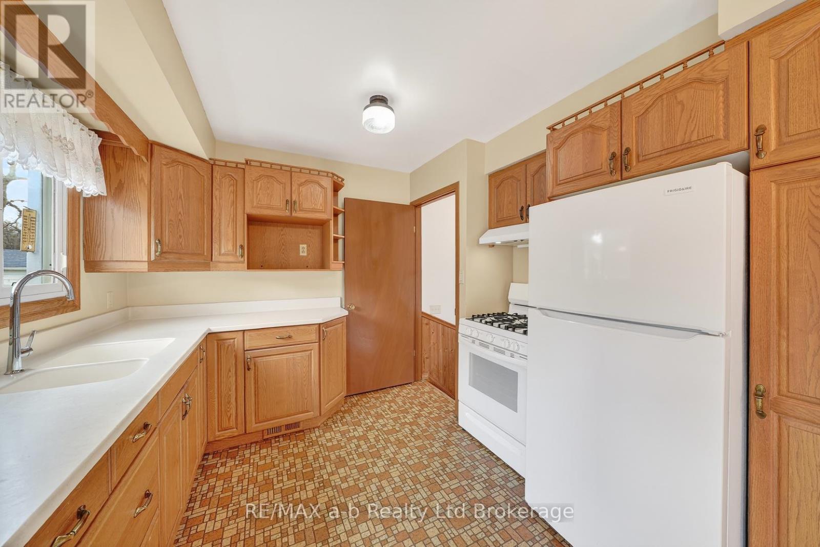 42 Princess Park Road, Ingersoll, Ontario  N5C 1X8 - Photo 10 - X12909156