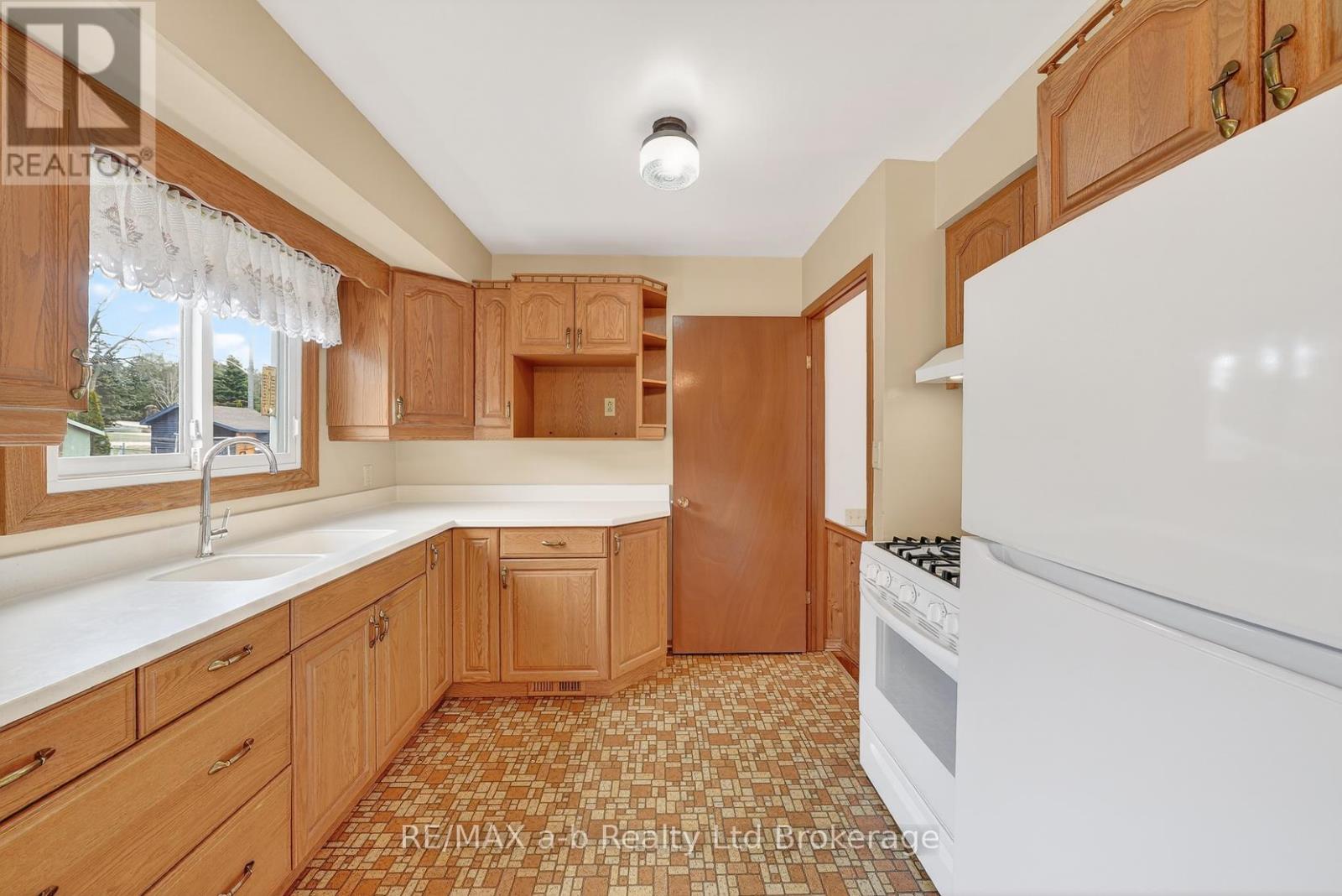 42 Princess Park Road, Ingersoll, Ontario  N5C 1X8 - Photo 11 - X12909156