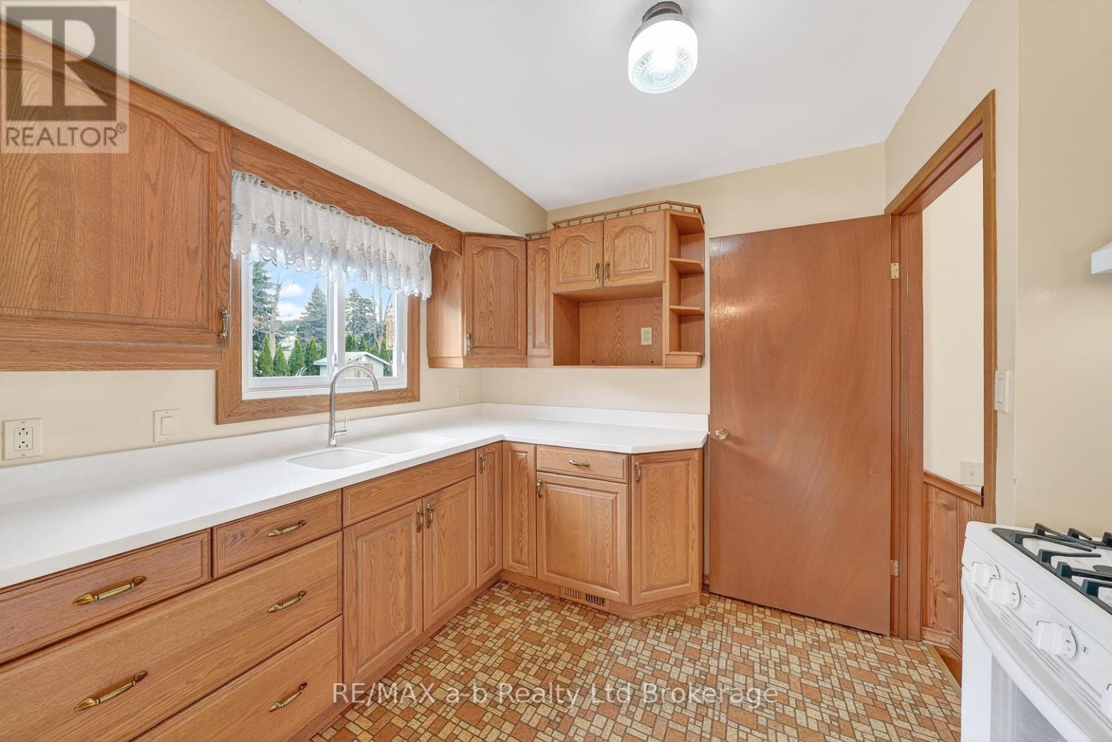 42 Princess Park Road, Ingersoll, Ontario  N5C 1X8 - Photo 12 - X12909156