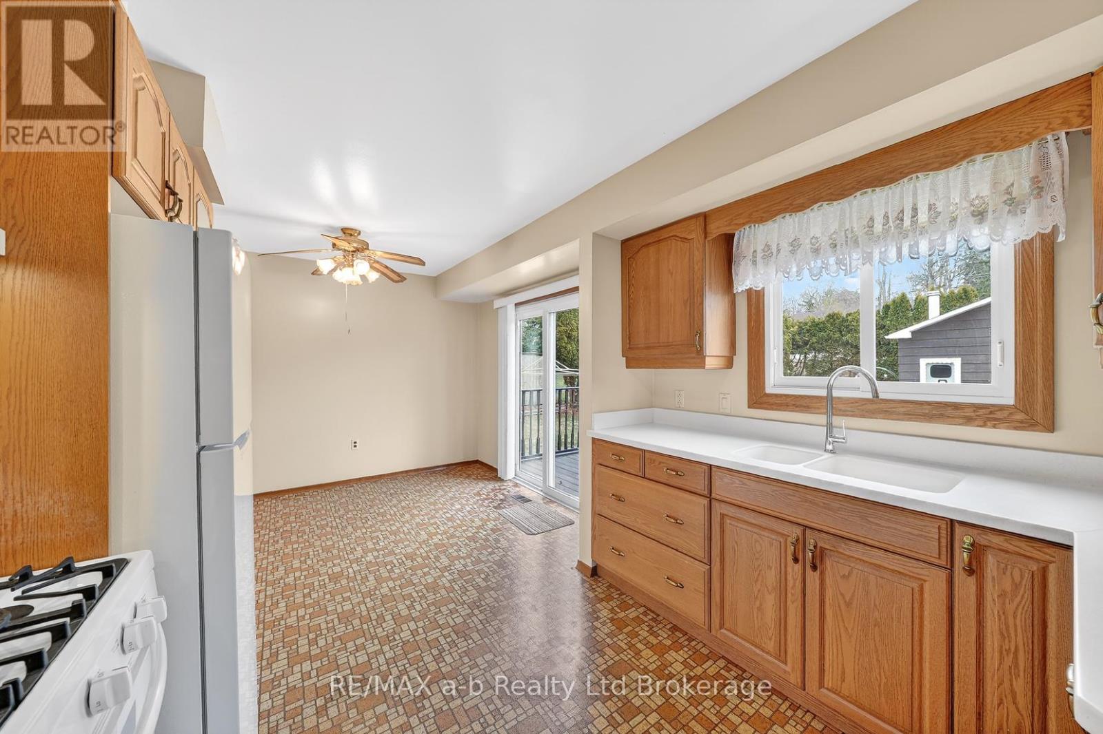 42 Princess Park Road, Ingersoll, Ontario  N5C 1X8 - Photo 14 - X12909156