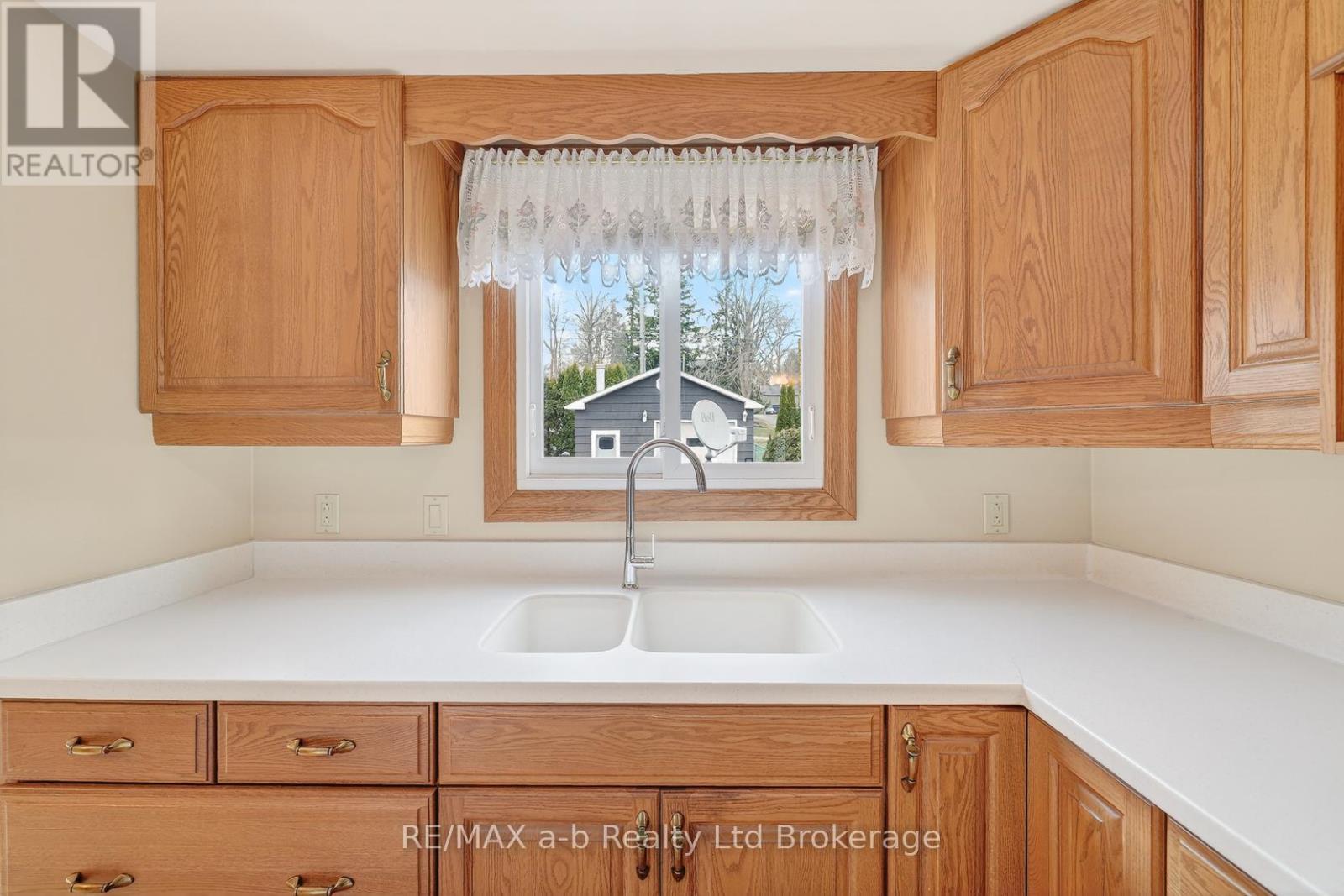 42 Princess Park Road, Ingersoll, Ontario  N5C 1X8 - Photo 15 - X12909156