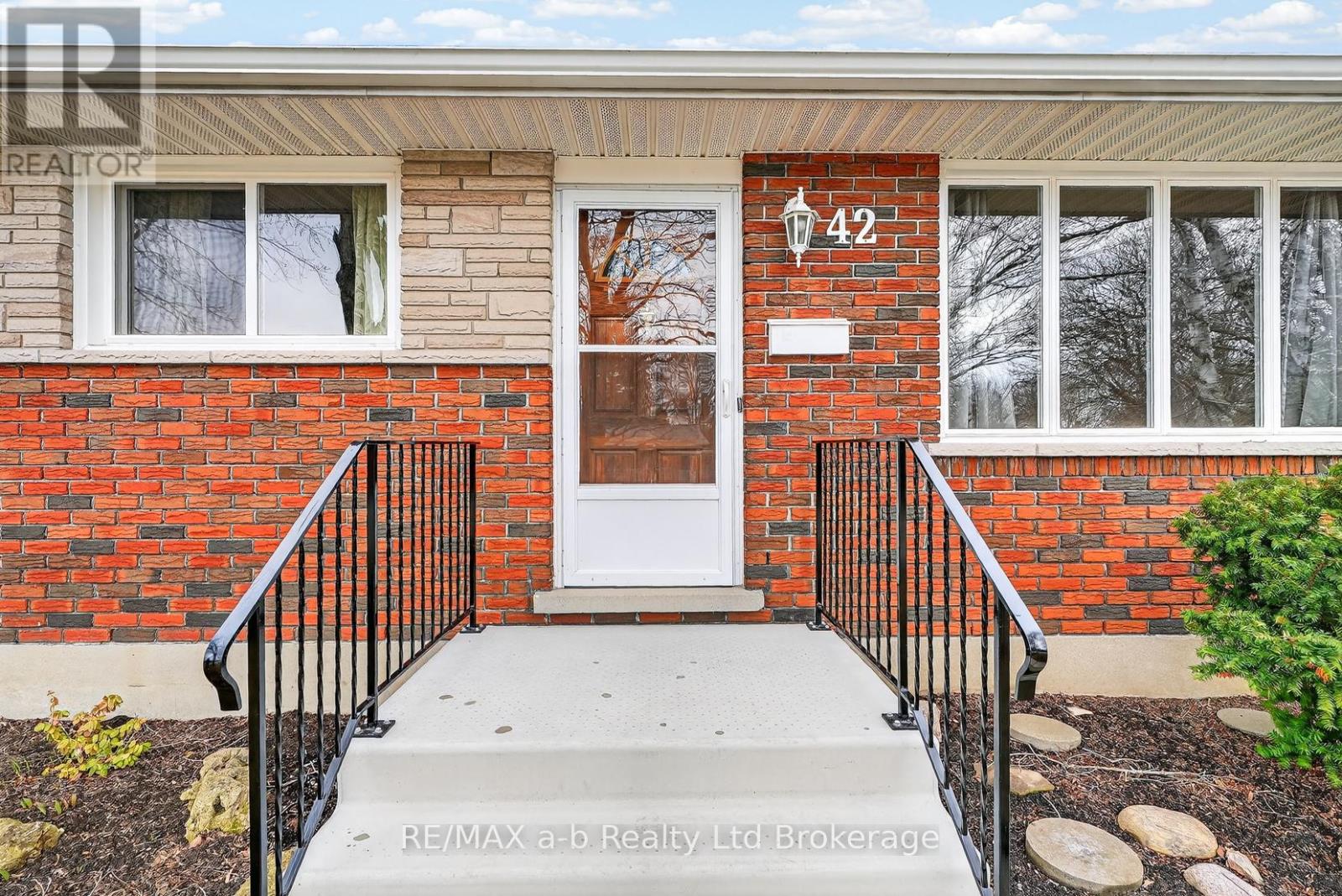 42 Princess Park Road, Ingersoll, Ontario  N5C 1X8 - Photo 2 - X12909156