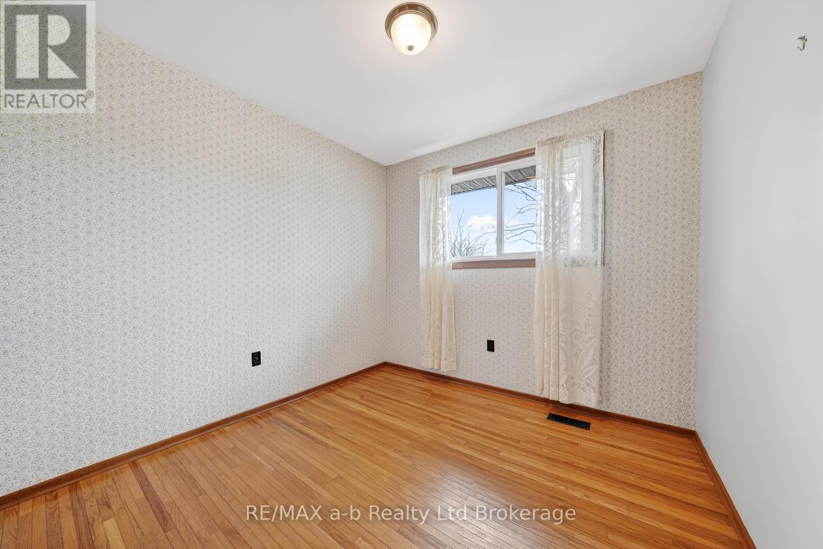 42 Princess Park Road, Ingersoll, Ontario  N5C 1X8 - Photo 22 - X12909156