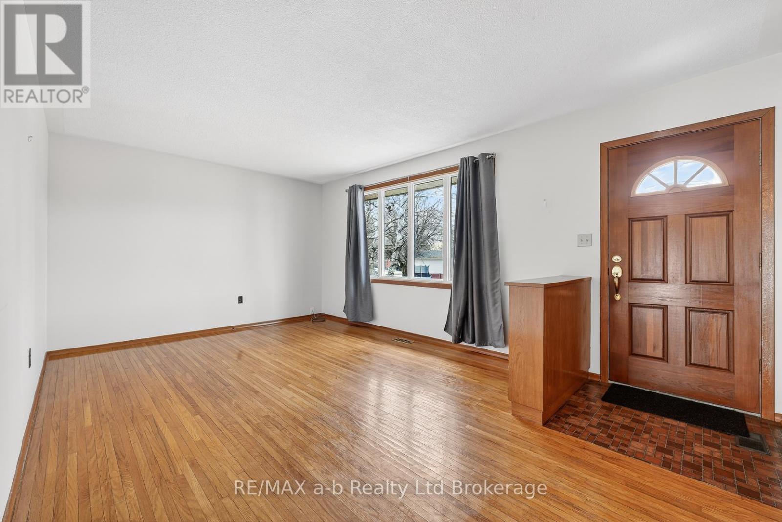 42 Princess Park Road, Ingersoll, Ontario  N5C 1X8 - Photo 3 - X12909156