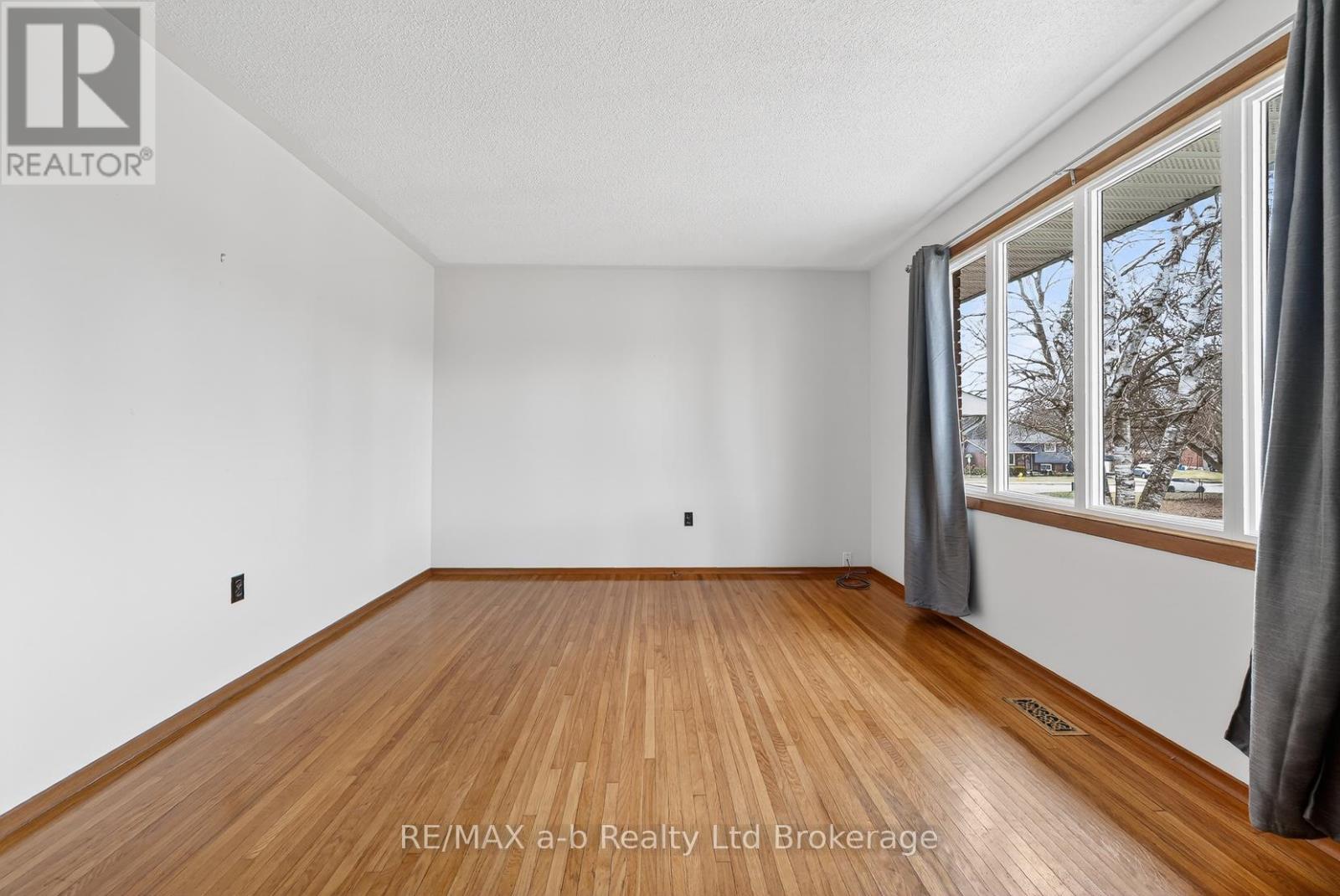 42 Princess Park Road, Ingersoll, Ontario  N5C 1X8 - Photo 4 - X12909156