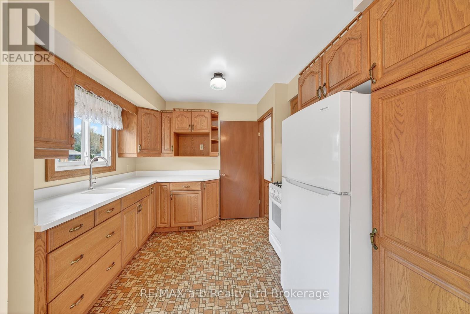 42 Princess Park Road, Ingersoll, Ontario  N5C 1X8 - Photo 9 - X12909156