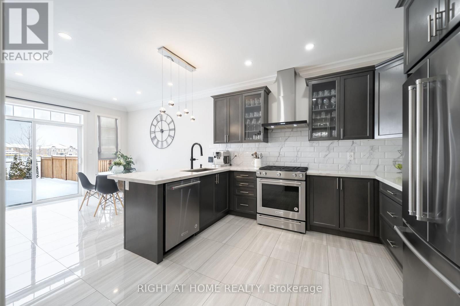 12 Tupling Street, Bradford West Gwillimbury, Ontario  L3Z 0W8 - Photo 11 - N12774272