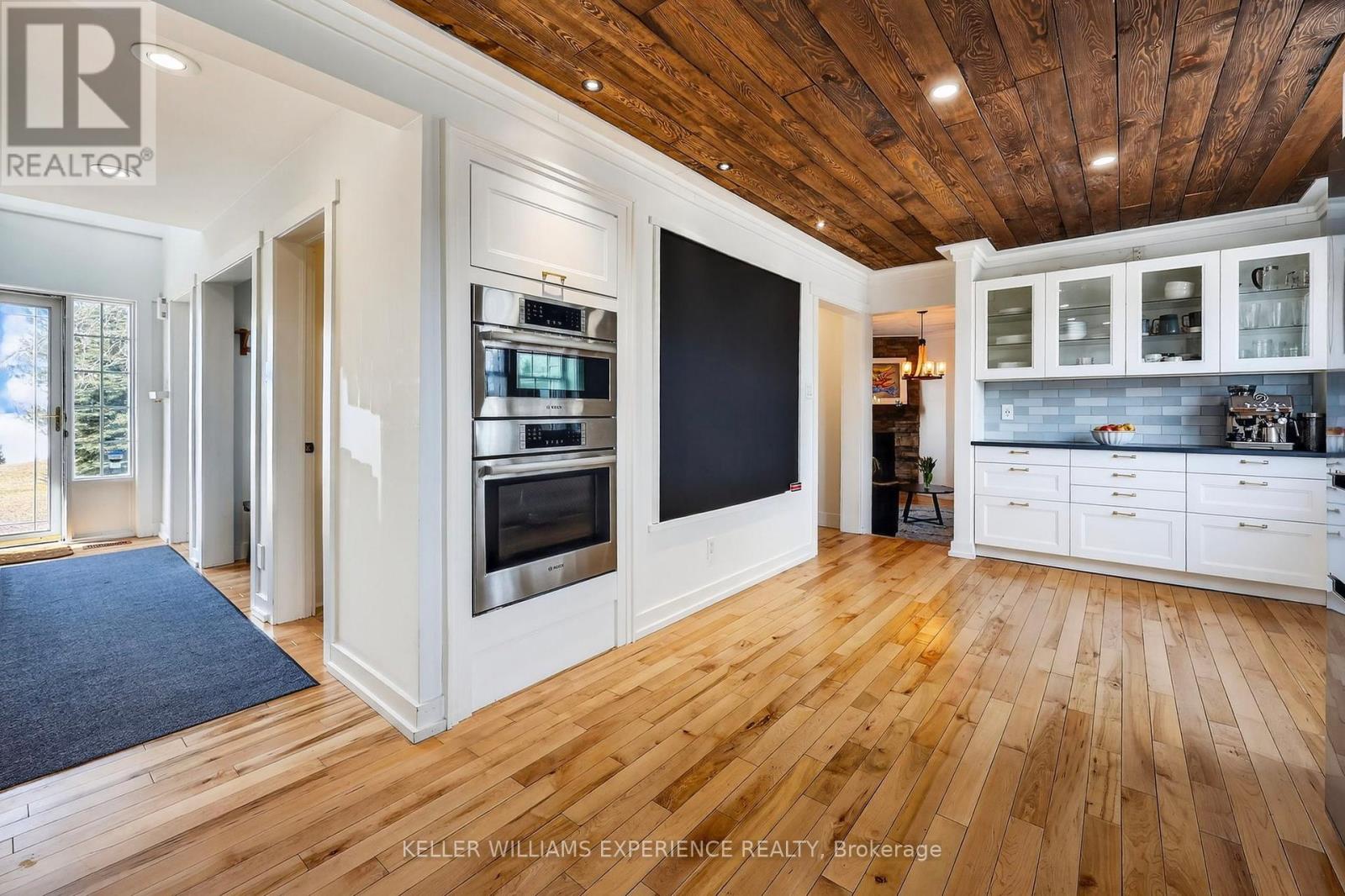 2 Algonquin Heights Court, Essa, Ontario  L0L 2N0 - Photo 10 - N12869824