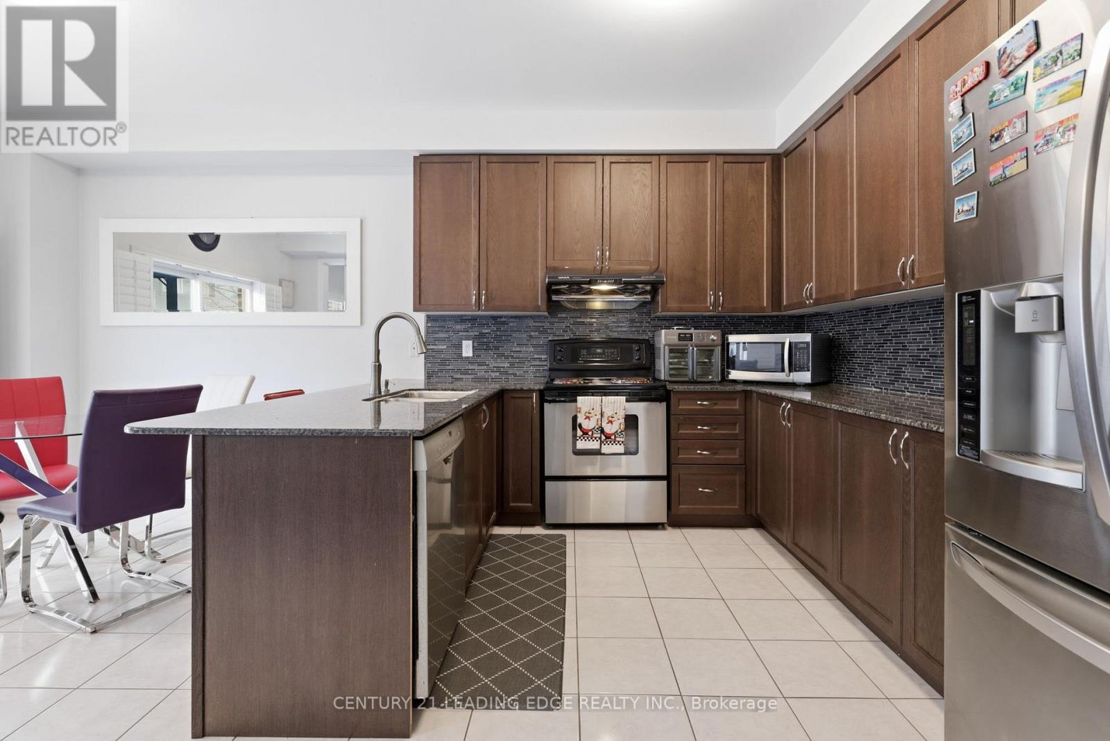 101 Monarchy Street, Barrie (Innis-Shore), Ontario  L4M 0E1 - Photo 5 - S12908434