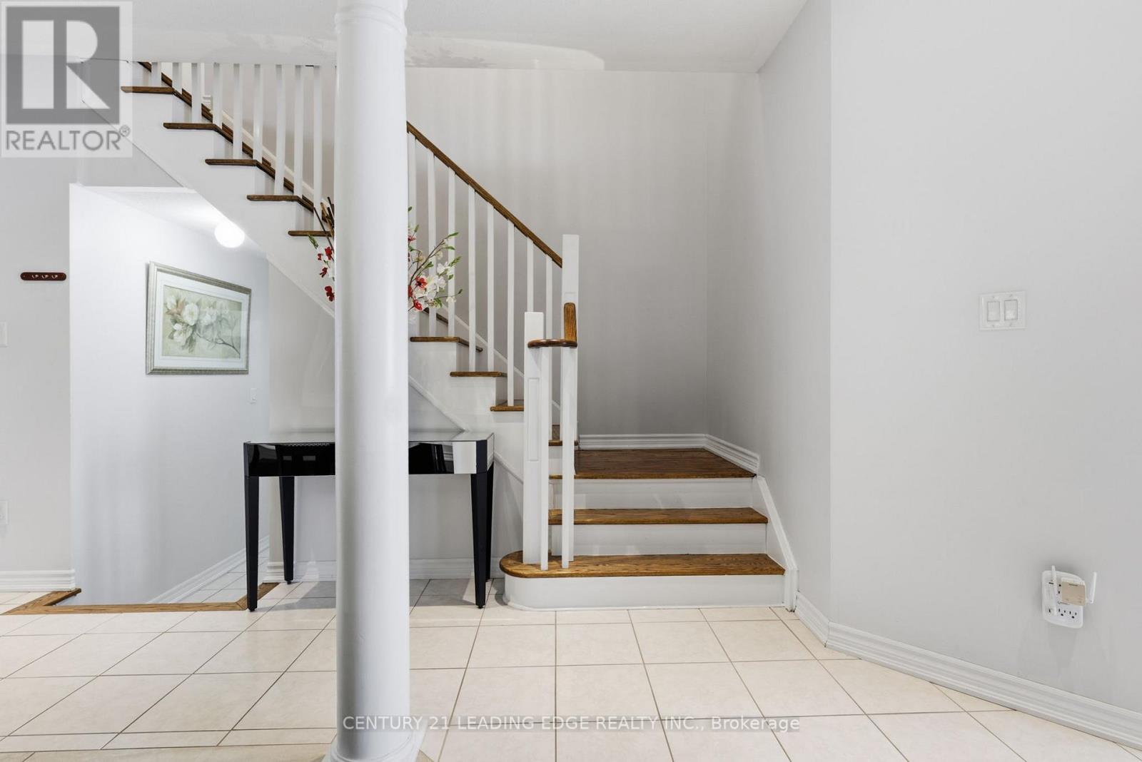 101 Monarchy Street, Barrie (Innis-Shore), Ontario  L4M 0E1 - Photo 12 - S12908434