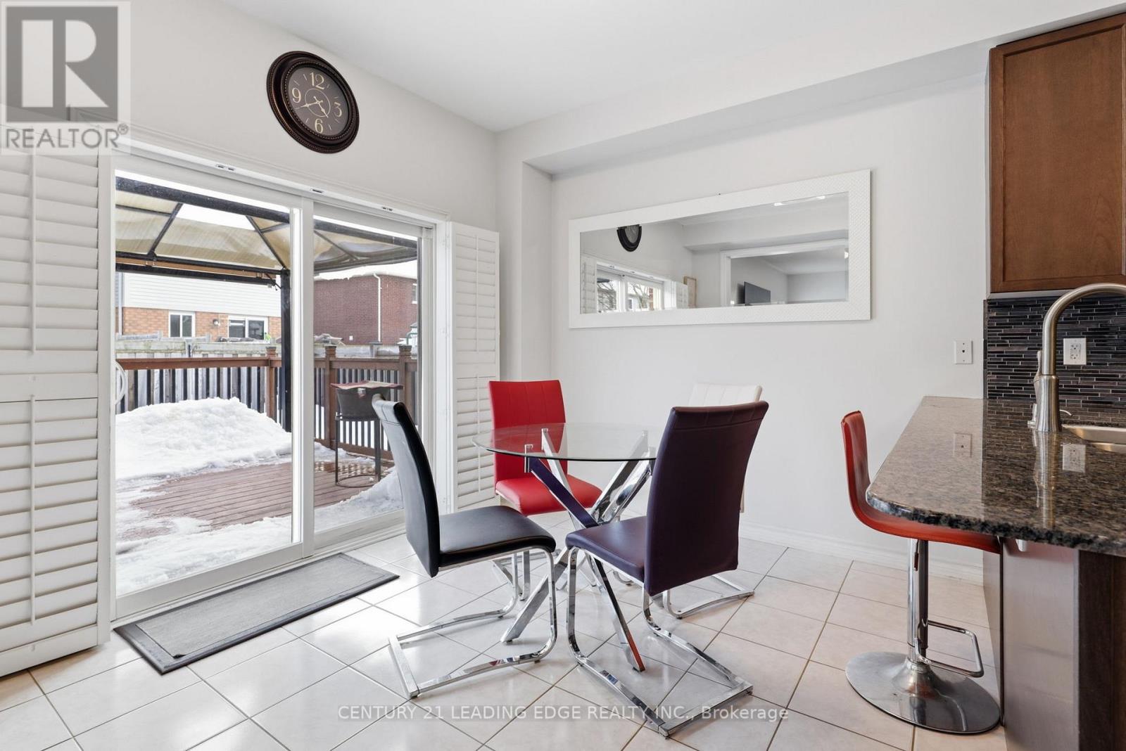 101 Monarchy Street, Barrie (Innis-Shore), Ontario  L4M 0E1 - Photo 6 - S12908434