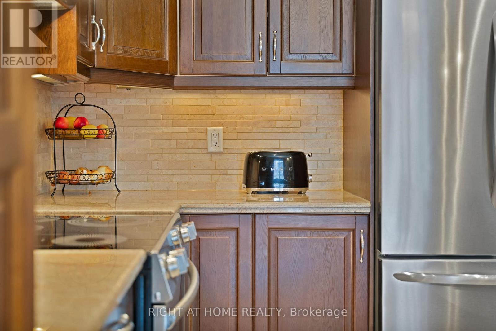 215 Queenslea Avenue, Toronto, Ontario  M9N 3X5 - Photo 14 - W12824770