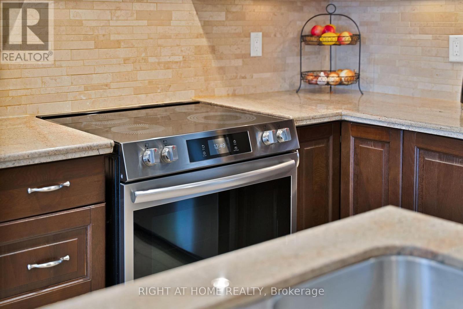 215 Queenslea Avenue, Toronto, Ontario  M9N 3X5 - Photo 15 - W12824770