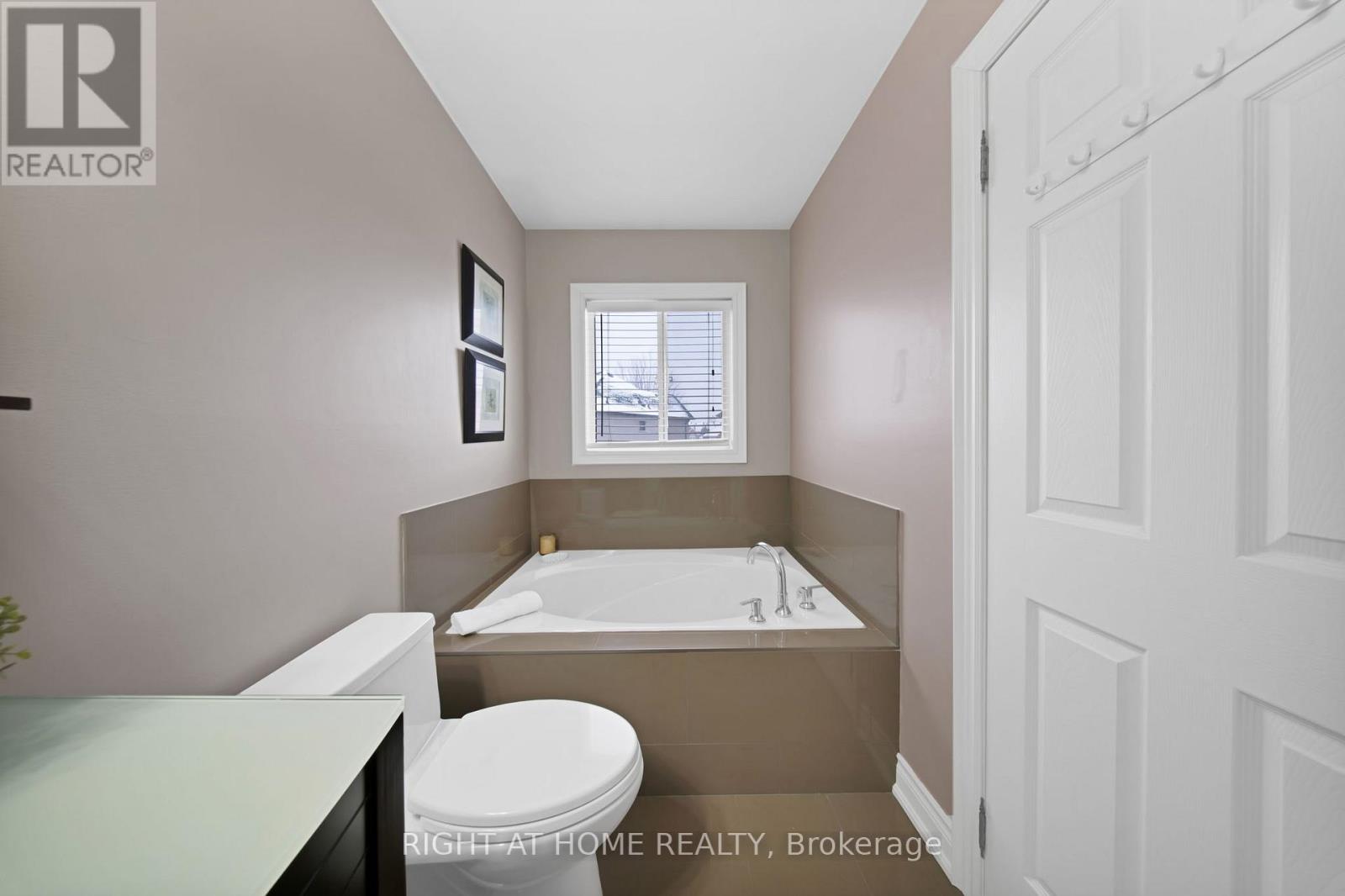 215 Queenslea Avenue, Toronto, Ontario  M9N 3X5 - Photo 30 - W12824770