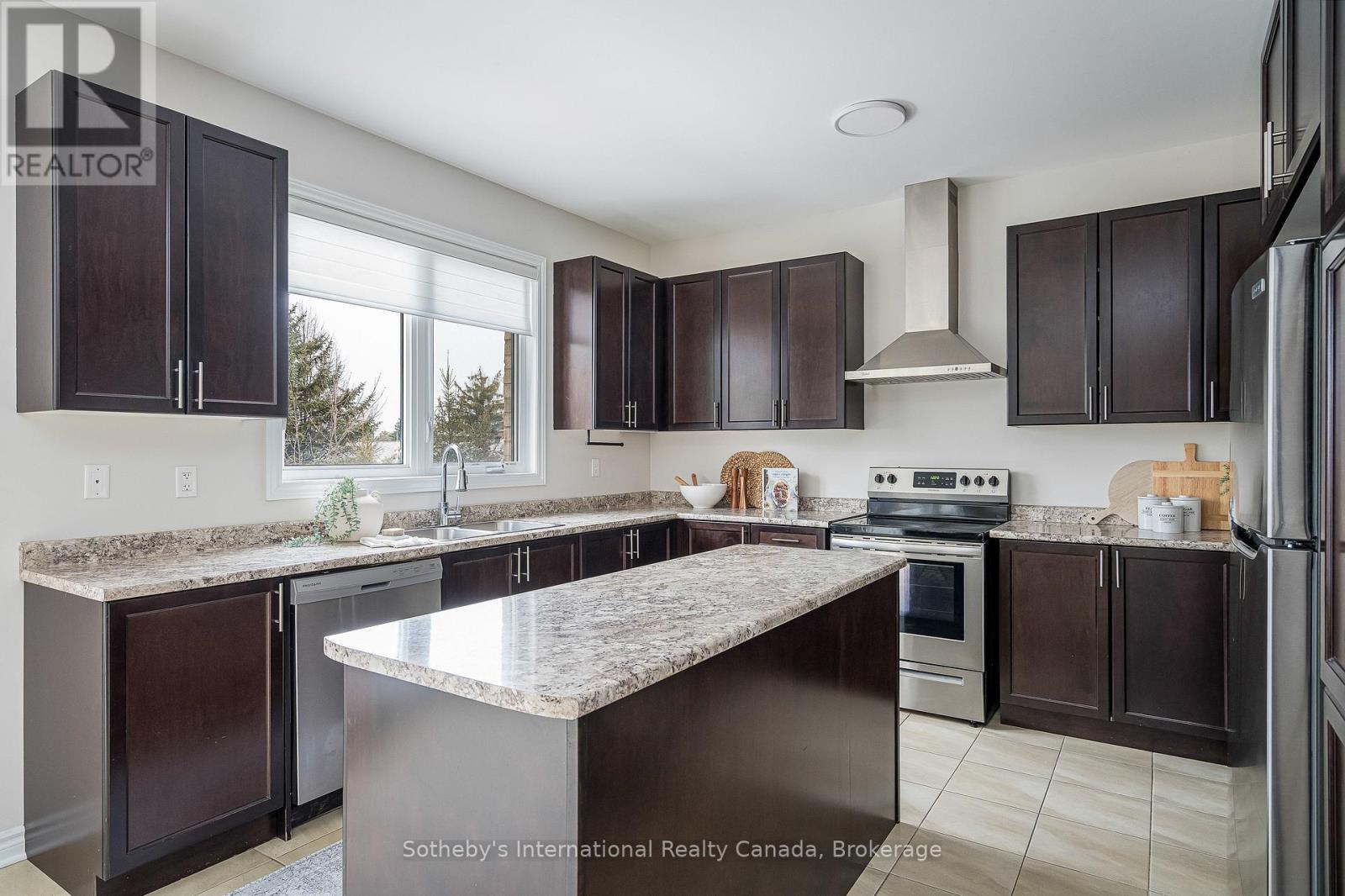 45 Mclean Avenue, Collingwood, Ontario  L4Y 3Z6 - Photo 9 - S12909340