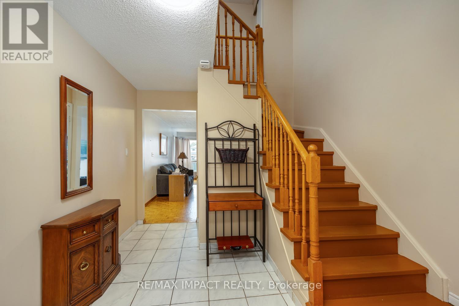 820 Bennett Crescent, Oshawa, Ontario  L1K 1V4 - Photo 3 - E12909236