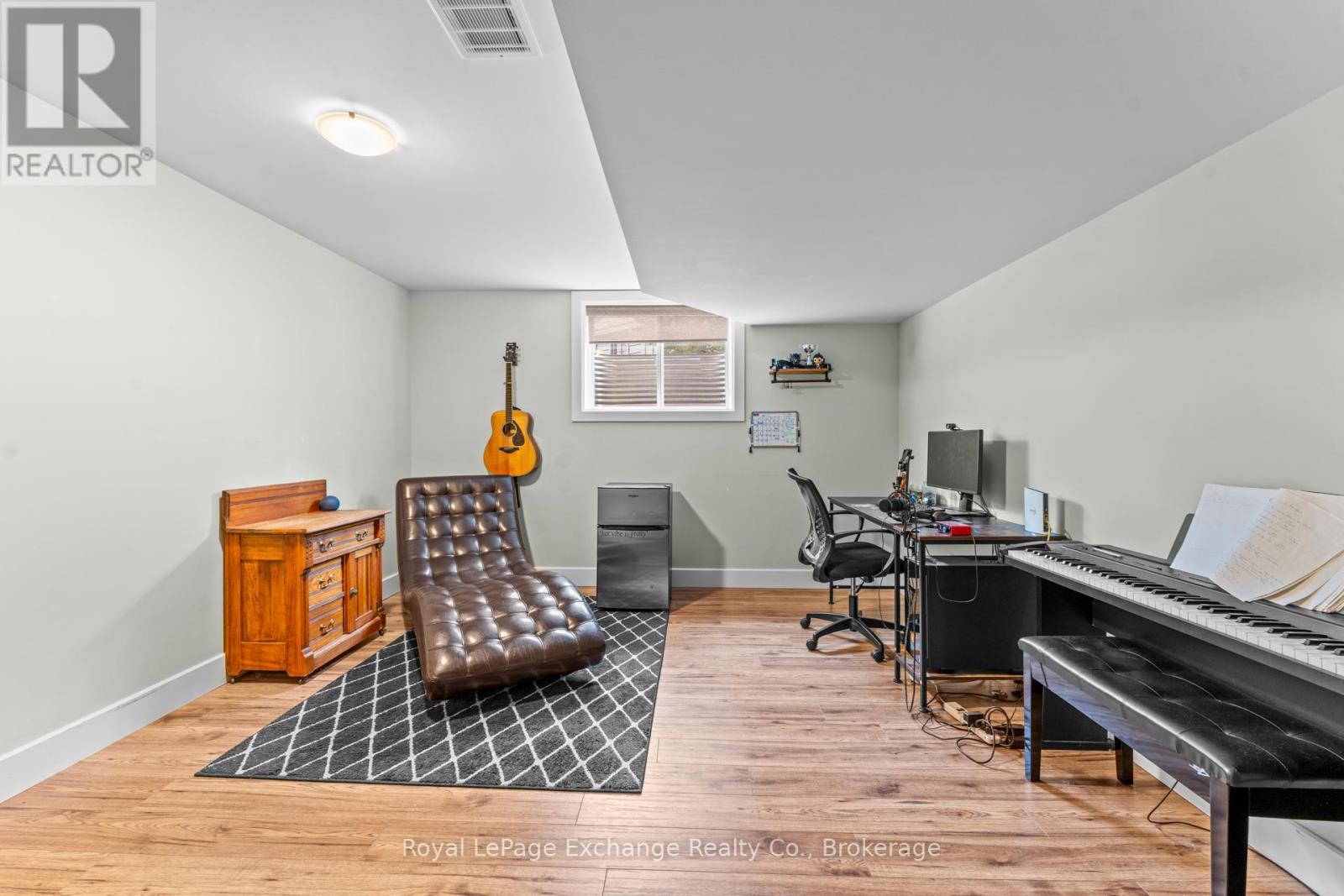 592 Hunter Street, Kincardine, Ontario  N2Z 0B2 - Photo 44 - X12909246